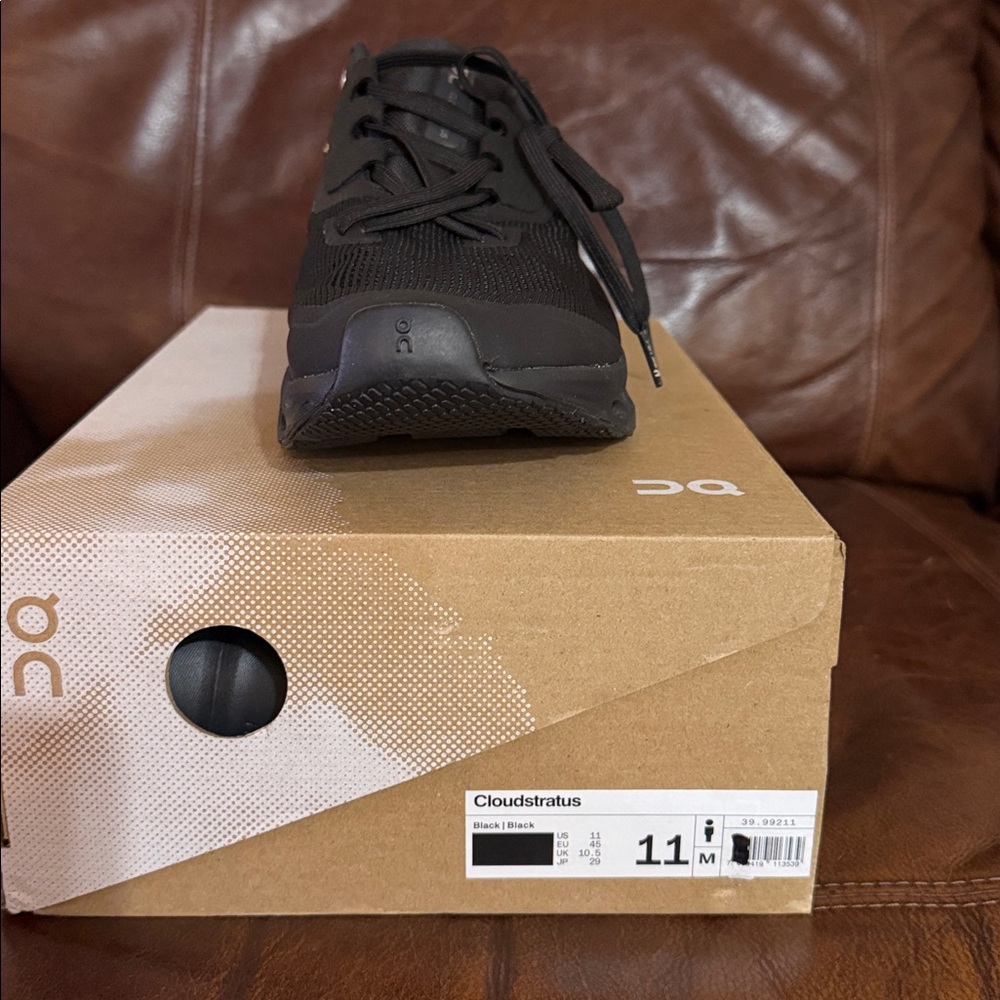 Cloudstratus Men's Athletic Shoes - Black - Picture 2 of 4